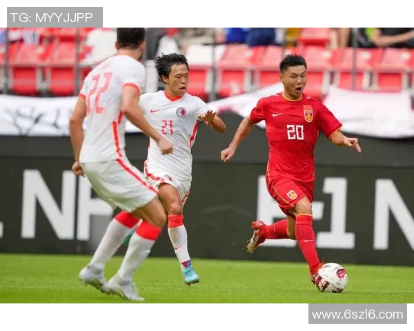 俄罗斯与沙特激战正酣举起手来展现足球激情与友谊